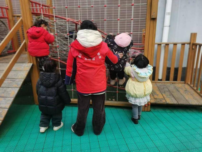 篮不住的童真！园艺社区“向日葵亲子小屋”解锁婴幼儿运动新玩法.docx