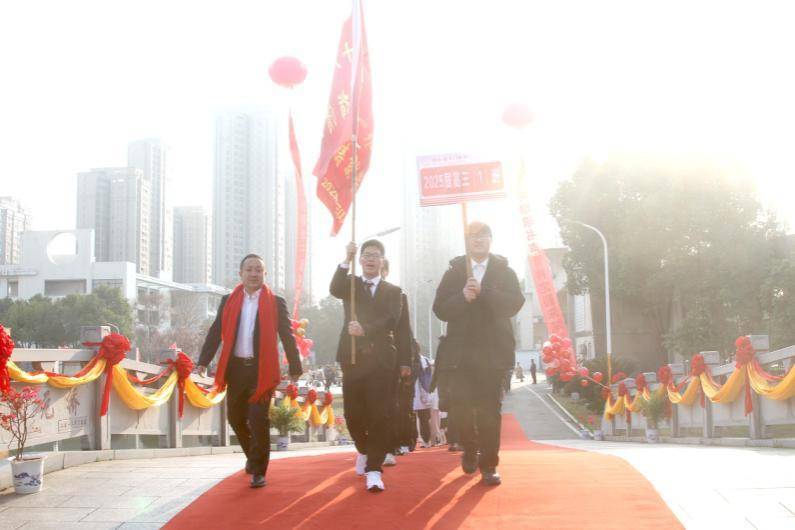 天门中学举行2025届学生成人仪式暨高考誓师大会.docx