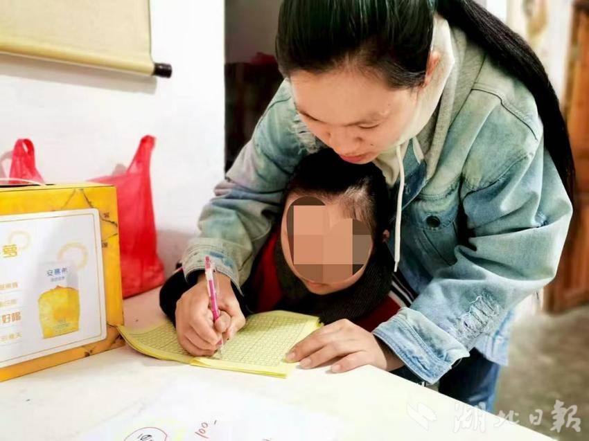 （投稿湖北日报客户端）通城县实验小学教师徐诗燕的送教故事（8.17）.docx