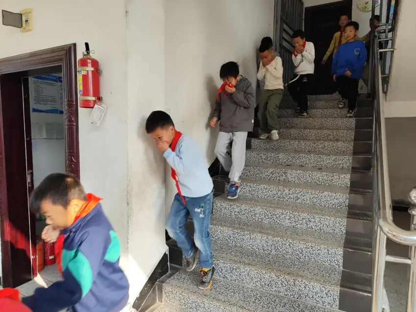 开展消防演练(1).docx