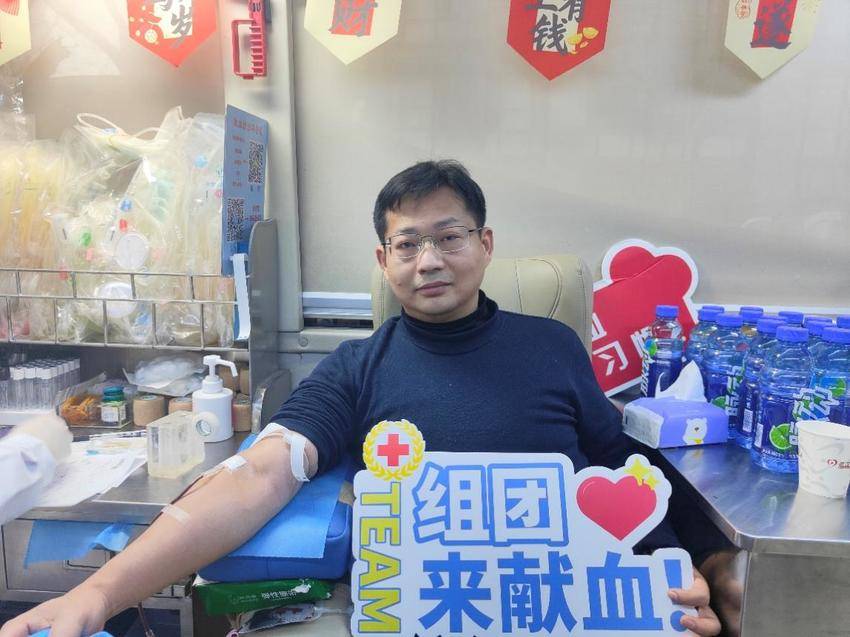 简讯汇聚热血力量，点燃生命之光！武汉市江岸区组织无偿献血活动.docx