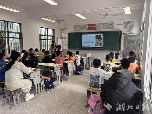 2025年秋畈雄小学教联体“课内比教学”赛课活动简报(1).docx