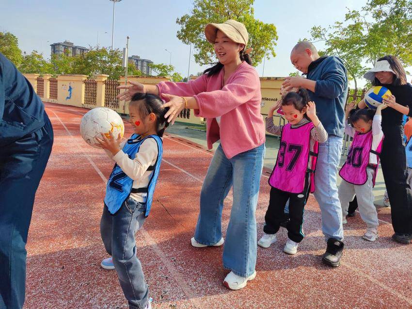 大班组亲子活动新闻稿.docx