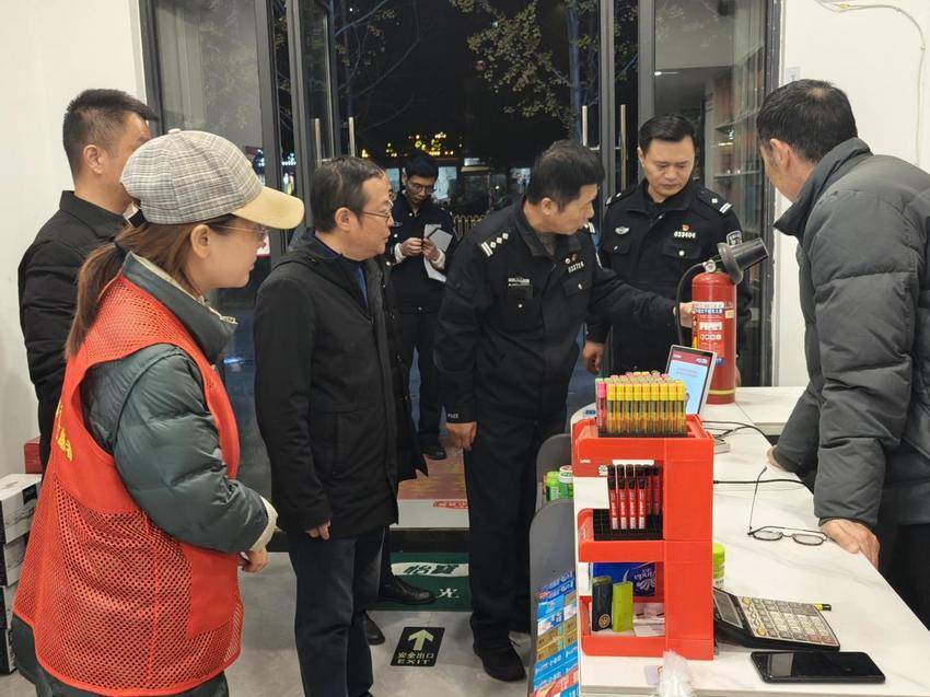 12年！4个人！8900户的“守护密码”藏在这周三夜晚.docx