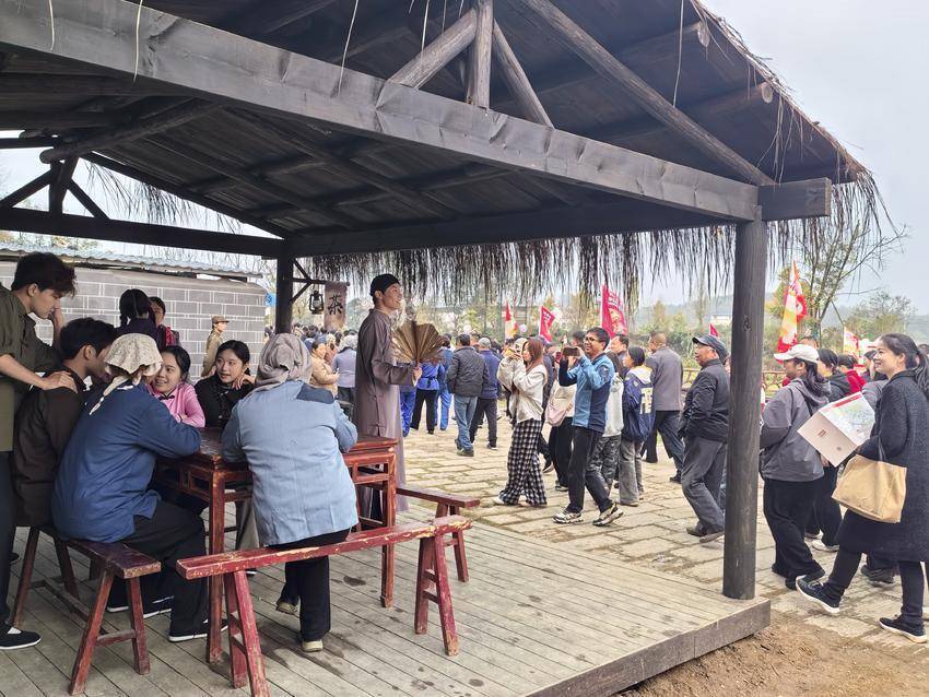 用好红色资源的大悟实践——记2025年湖北红色旅游季暨第三届“大别山上红旗飘”主题传播活动（图文）.docx