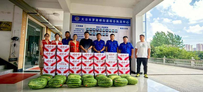 高温“烤”验有“凉”方！罗家桥街道为一线员工送去解暑关 .docx