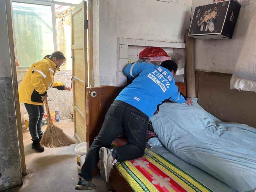 罗家桥街道：劳模引领，群团助力！新业态力量温暖老人心.docx