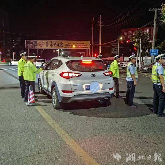 广水交警：守一城“烟火”护一夏“平安”