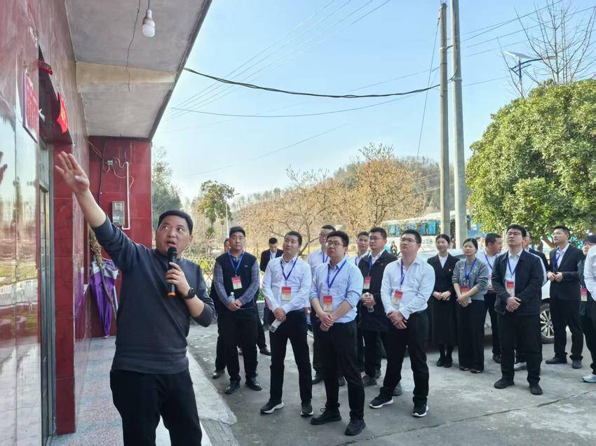 实地观摩强担当 实干笃行谱新篇.doc