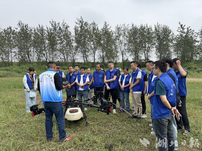 技能照亮前程无人机.docx