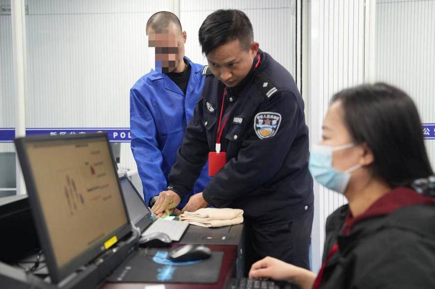 长江新区执法办案中心投用.docx