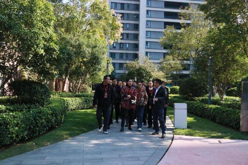 融创澜岸入选武汉物业标杆观摩项目，四方共建模式引领社区治理新风尚.docx