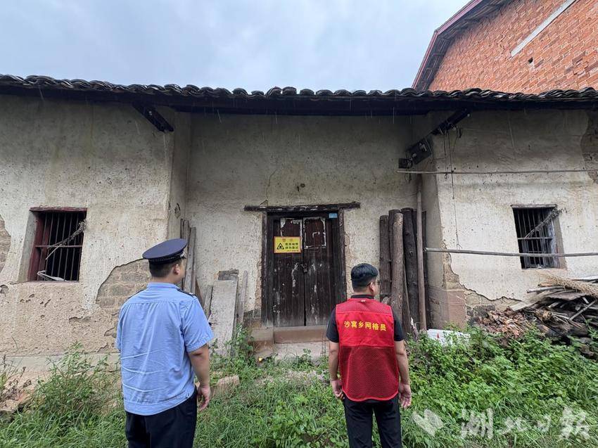 闻“汛”而动护民安 沙窝派出所联合胡桥村筑牢雨季安全屏障.docx