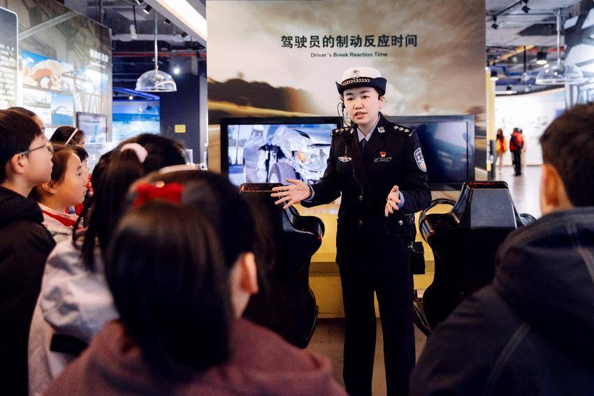 20250213科技感满满：“丽斯交通课堂”科技馆里话安全（配图）.docx