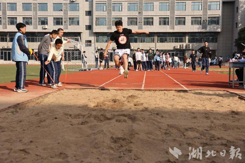 逐梦赛场，青春飞扬——荆门市龙泉北校运动会圆满落幕.docx