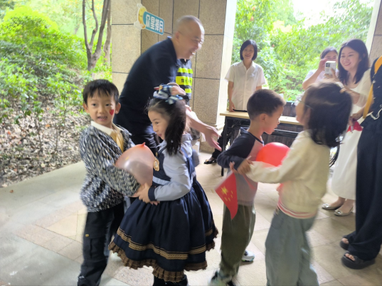 万松街道 凌云社区 月满中秋迎国庆  情暖世家乐团圆10.9.docx