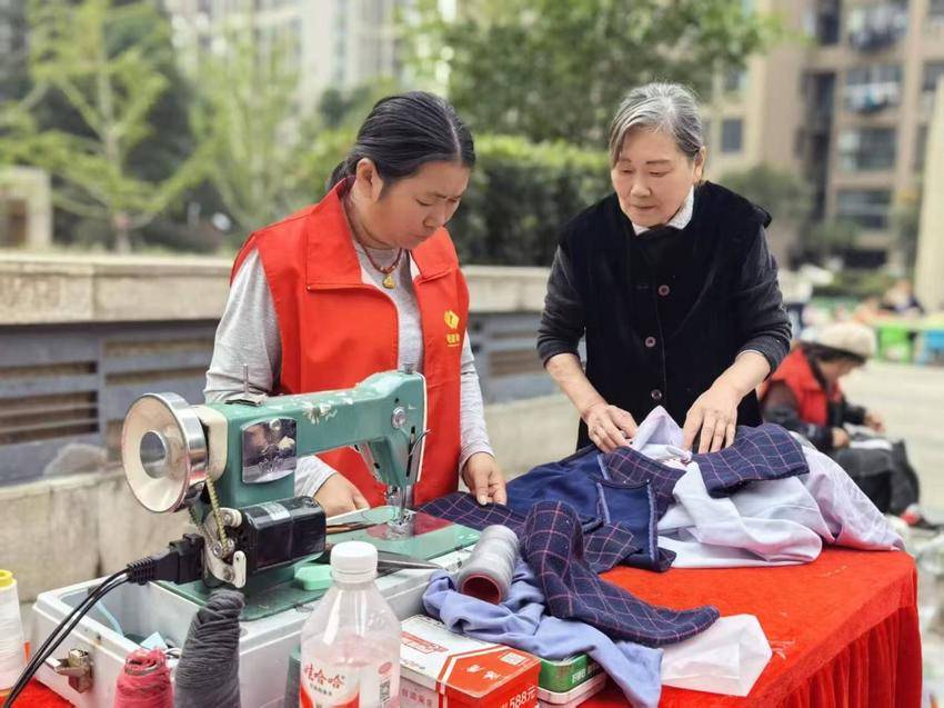 【202511.1盛世社区】童心“换”乐趣，邻里“聚”温情.docx