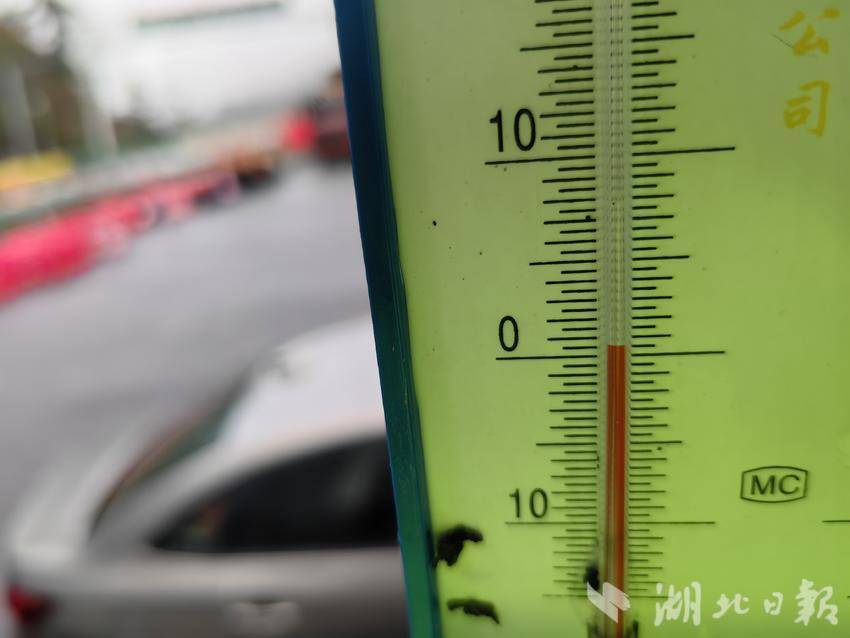 沪渝高速长阳段全力迎战2025首场降雪 多方联动保畅通.doc