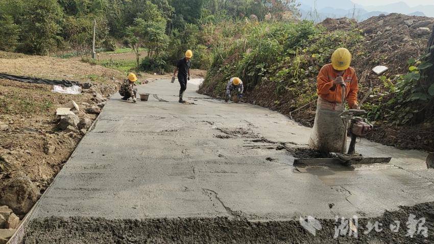 恩施市五峰山社区：修路拆违改变旧貌 清洁家园让幸福就在身边.doc