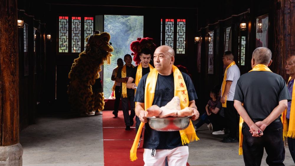 图三：敬献祭品_副本