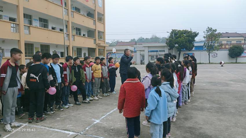 趣味运动促成长，乡村校园焕活力——倒座中心小学开展趣味日活动