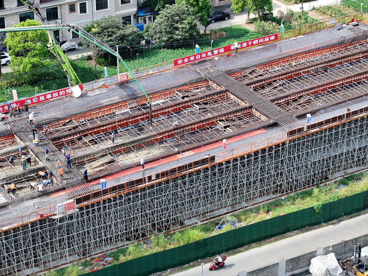 【一线传声】双桥套闸大桥上部结构首次浇筑.docx