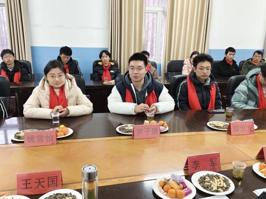 丹江口市举办“水都学子看家乡”迎新春茶话会.docx