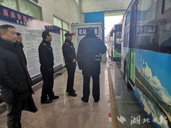 广水交警当好“店小二”，真情服务企业受欢迎