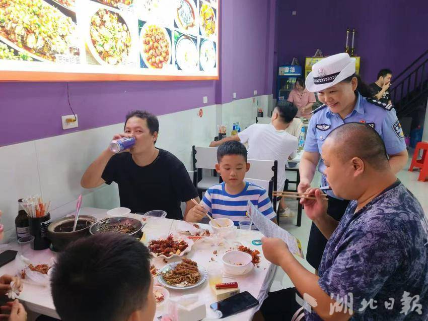 广水交警组织开展夏夜治安巡查宣防第二次集中统一行动