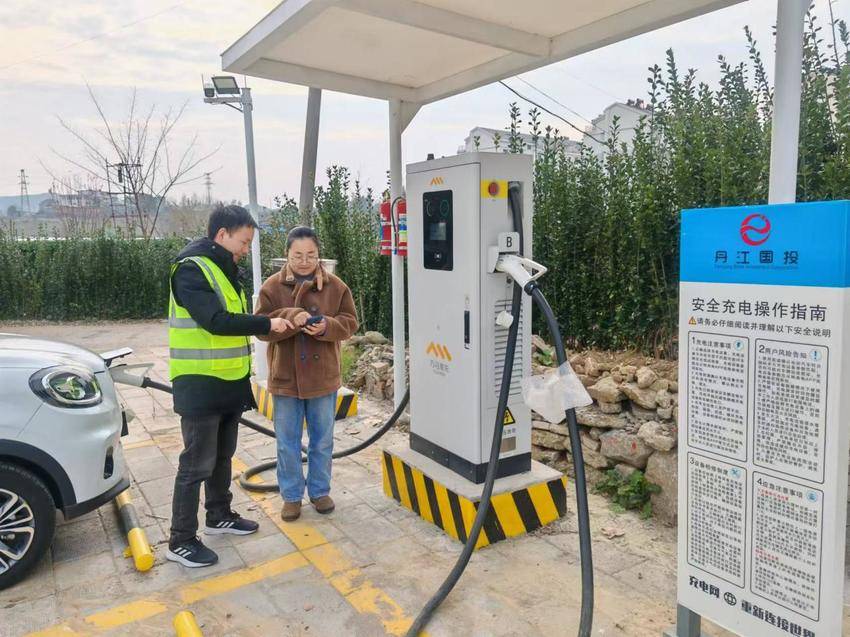 丹江国投：充电桩加速下乡为乡村装上“绿色引擎”.docx