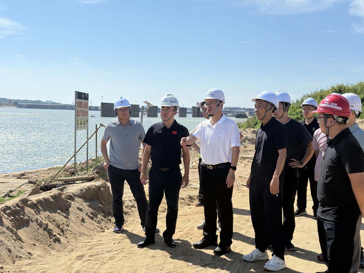 【特别策划】湖南港航水利集团总经理周海斌调研中交二航局湘江长城一级航道2标项目.docx