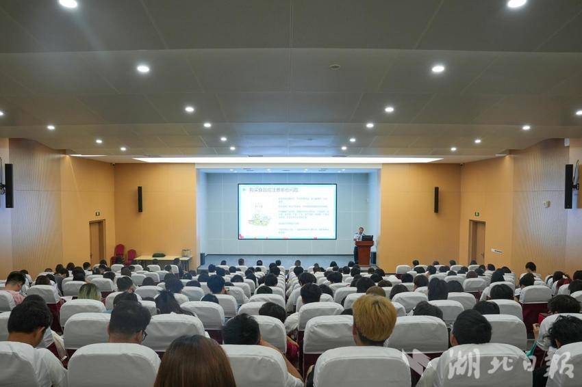 嘉鱼开展食品安全进校园活动 助力“你点我检”民意征集推广.docx