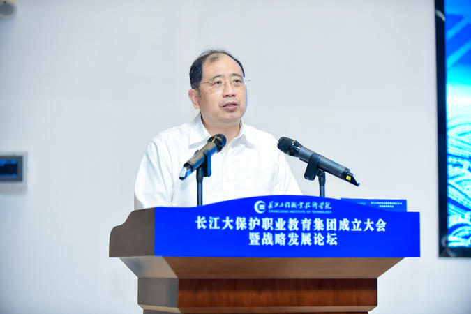 湖北省教育厅党组成员张幸平
