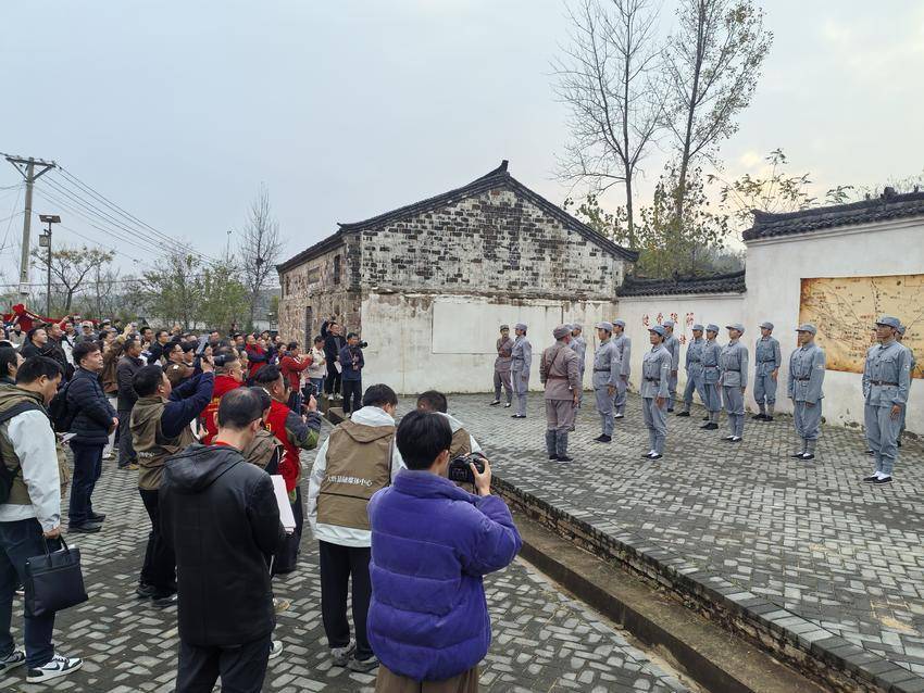 用好红色资源的大悟实践——记2025年湖北红色旅游季暨第三届“大别山上红旗飘”主题传播活动（图文）.docx