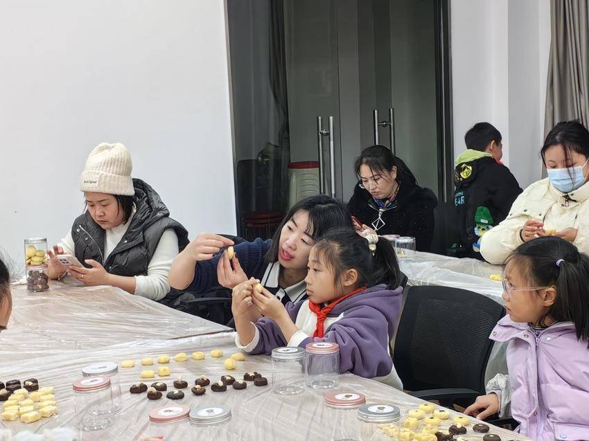 工人村街道“青年夜校”：“烘”出快乐，“焙”感幸福.docx