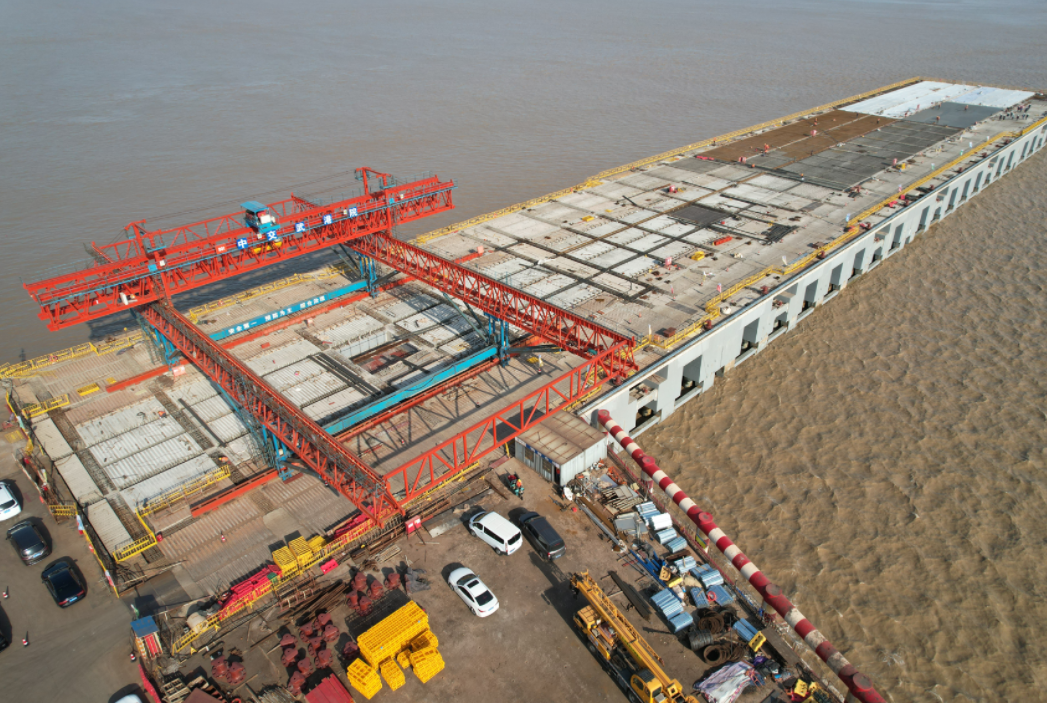 【特别策划】】全球首创！中国智能筑港机海上搭积木开敞海域施工精度达毫米级.docx