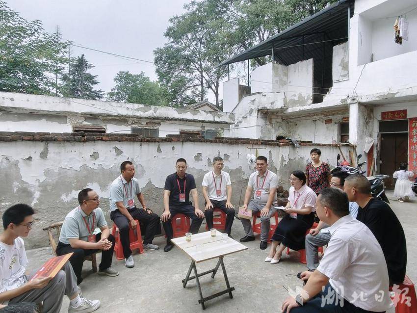 丹江口市政协开展“爱心助学·筑梦未来”委员“双服务”活动.docx