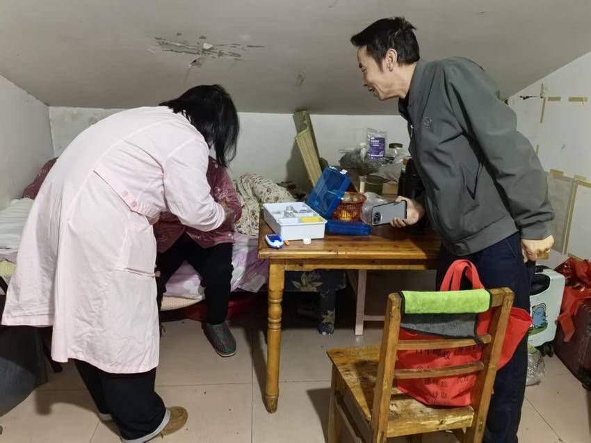 上门体检暖人心，服务老人零距离.doc