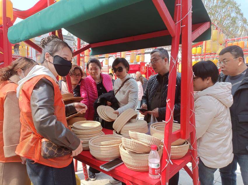 藤蔓生春色 巧手织新篇 ——云梦藤编“活态传承”之路(4).docx