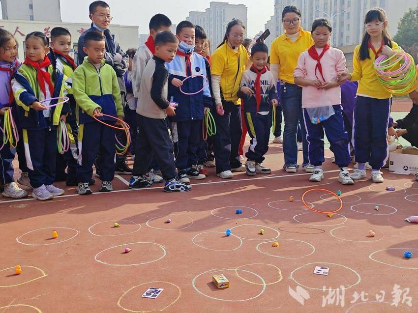 鄂州市杨叶镇白沙小学师生趣味运动会圆满举行.docx