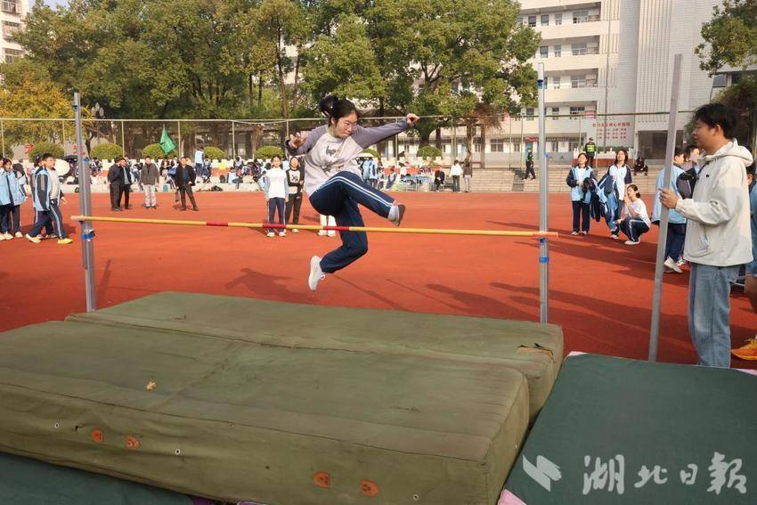 逐梦赛场，青春飞扬——荆门市龙泉北校运动会圆满落幕.docx