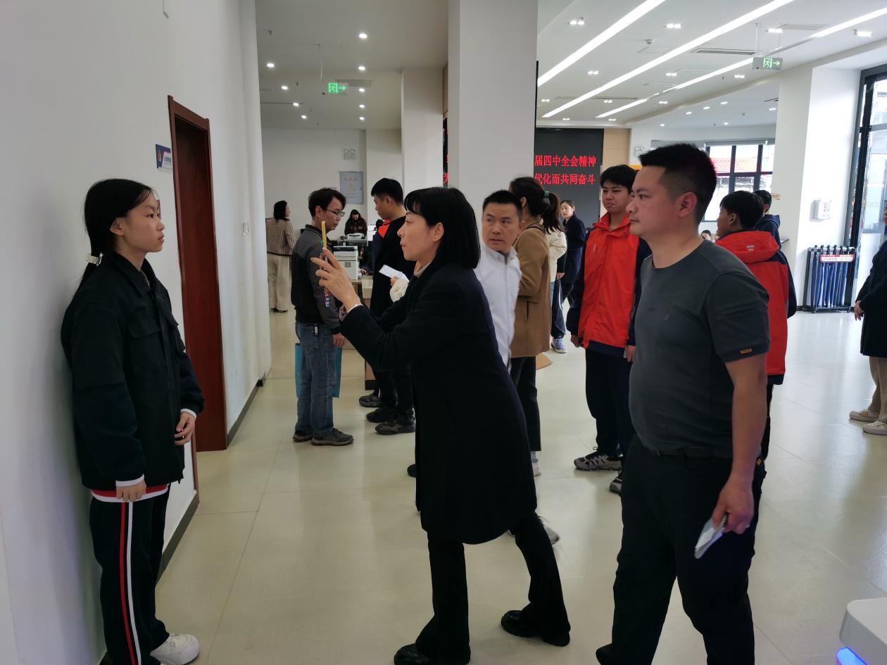 1121东风路街道公安窗口开辟“绿色通道”为中考学子加急办理身份证.docx