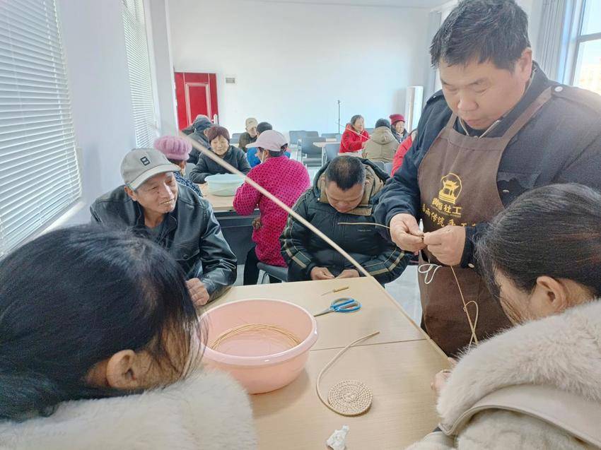 藤蔓生春色 巧手织新篇 ——云梦藤编“活态传承”之路(4).docx