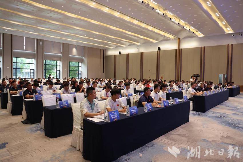 “奔跑吧·少年”2025年全国武术学校套路锦标赛组委会第一次会议在我县召开.docx