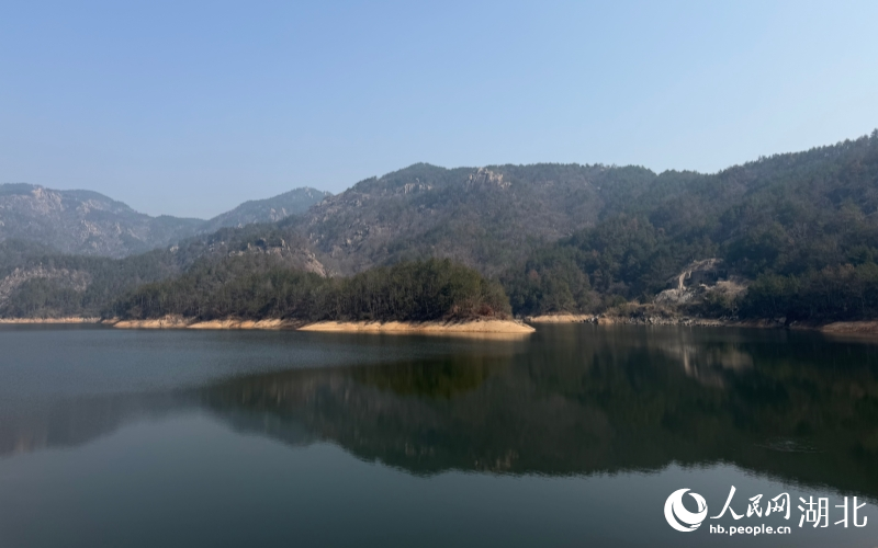 李文三村山水相依，生态资源丰富。人民网记者 张沛摄