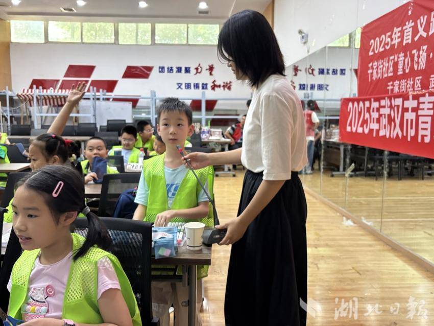 口腔健康科普进社区，青少年争当“护牙小达人”.docx