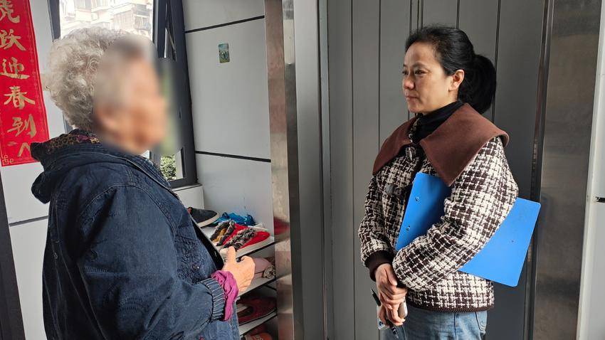 情暖金秋入万户，社区关爱护安康.doc