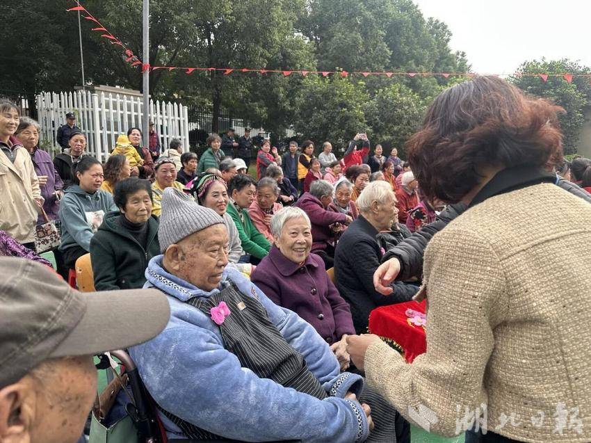 2025.10.29情满重阳·幸福晒湖.docx