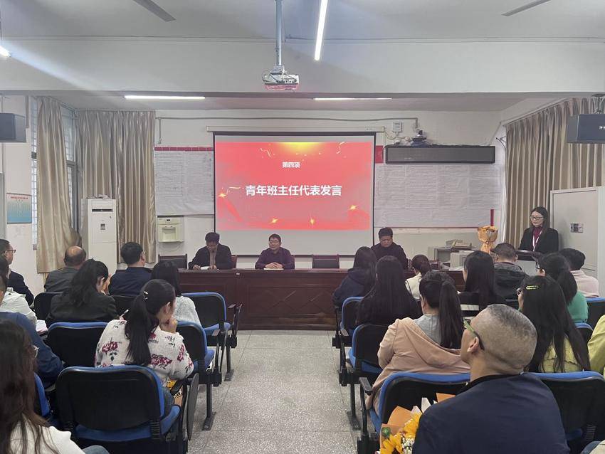 20241017宜城市职业高级中学新老班主任结对子通讯稿.docx