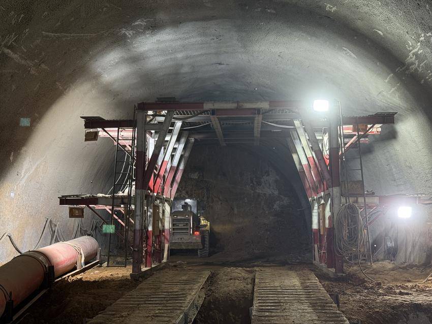 在鄂央企中交二航局承建工程重大进展.doc